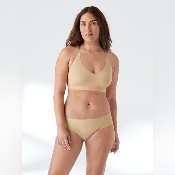 True Body Triangle Lace Racerback Bra - Picture 7 of 11